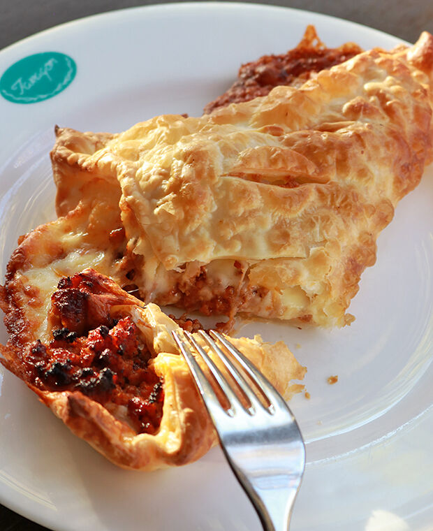 ミートパイ ジョーズ ミートパイ (@jawsmeatpie) · Itoman-shi, Okinawa