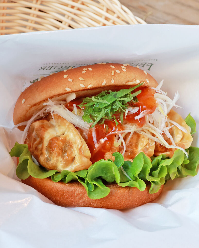 宇都宮野菜餃子バーガー 540円 ※宇都宮店、ベルモール店、インターパークショッピングビレッジ店、那須ガーデンアウトレット店限定