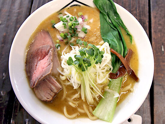 鶏白湯×ホタテペースト☆震災支援が生んだ奇跡の一杯！