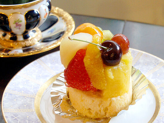 まるで宝石箱♪フルーツが主役のロールケーキ☆