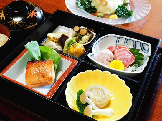 季節を感じる♪彩り豊かな松花堂弁当