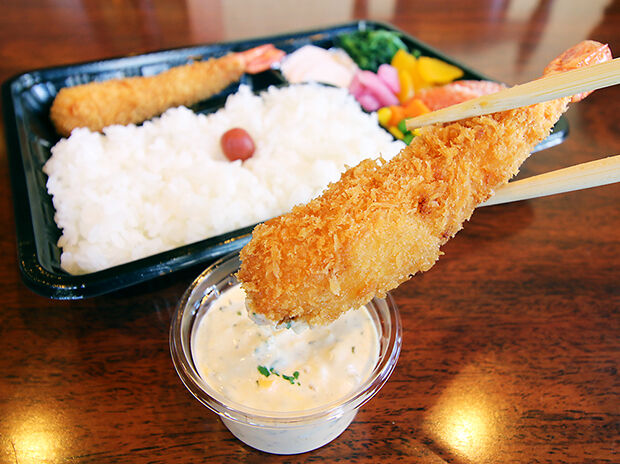 サクッ！プリッ♪大きなエビフライに大満足★