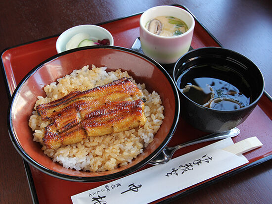 フワフワ！100年続く老舗中村の鰻丼ランチ