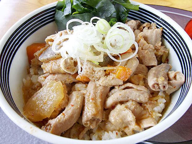 旨味たっぷり！もつ煮専門店のもつ煮丼！！