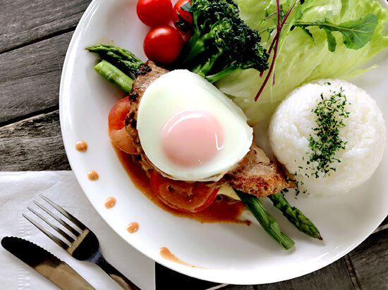 納屋カフェのヘルシー肉丼でステキな昼下がり♪