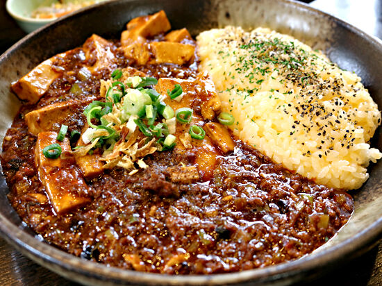 話題の絶品丼★麻婆豆腐の女房役は玉子かけご飯