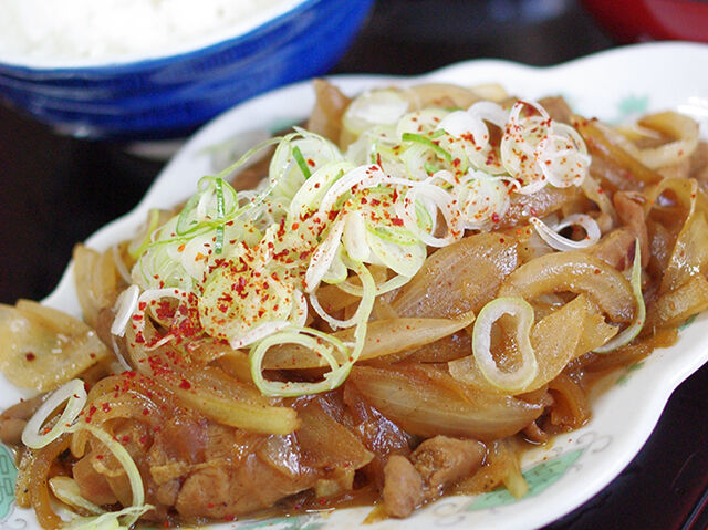うますぎてリピ続出！老舗店の絶品ホルモン定食