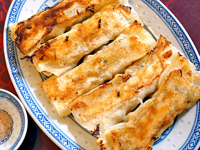 五香塩で香りを楽しむ棒餃子♪
