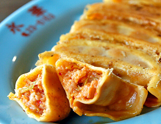 ご飯にもビールにも◎！ピリッと旨辛キムチ餃子