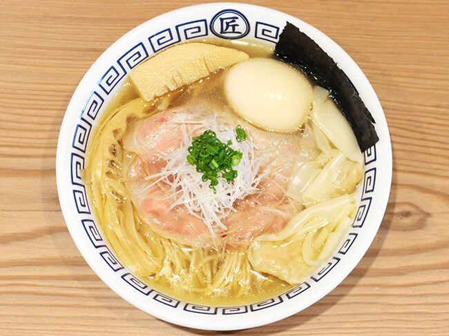 イケてるスタメン勢揃い！ブ厚い味わいの特製塩そば