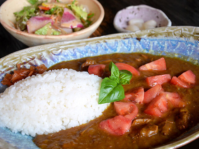  完熟の甘さが辛さを引き立てる☆トマトカレー