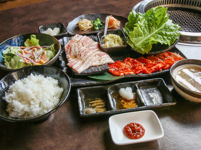 気軽な贅沢ランチ☆サンチュでお肉を巻き巻き♪