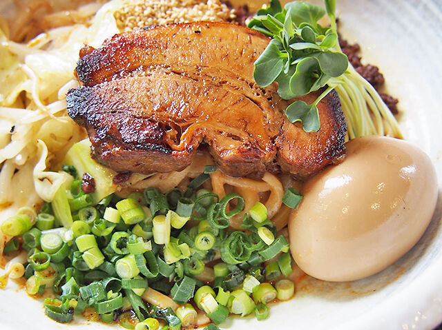 チャーシュー&モチモチ生麺！担々味の焼きそば