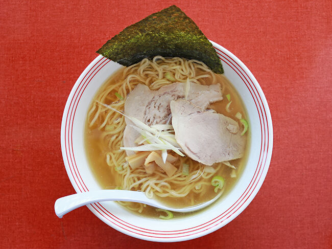 風・緑・窓辺・笑顔が輝く♪黄金スープの中華そば
