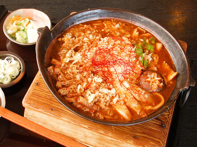 あつあつグツグツ☆超旨辛味噌煮込みうどん