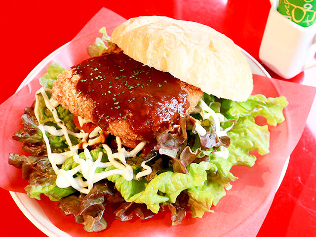 インパクト大★特注バンズの絶品豚カツバーガー