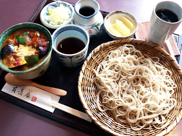 衝撃の旨さ！お蕎麦屋さんの絶品カレー丼セット