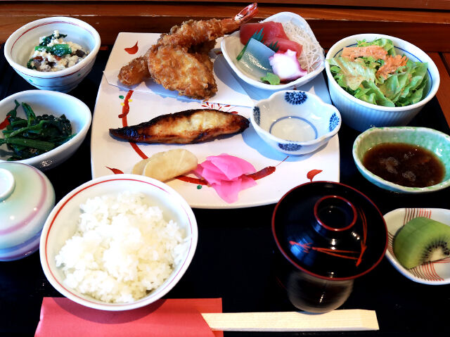まるでミニ会席♪元魚屋さんの贅沢おまかせ御膳