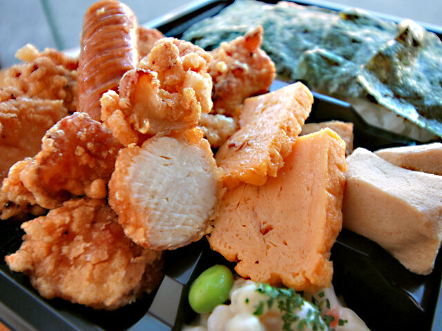 記憶に残る旨さ！からあげのり弁で満腹ランチ
