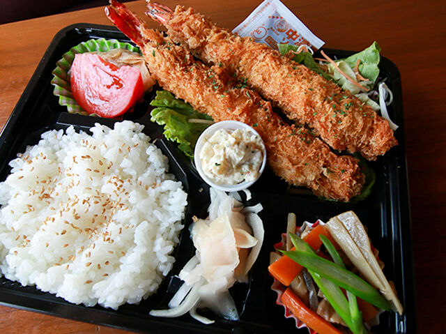 サクサク！BIGサイズの名物エビフライ弁当♪