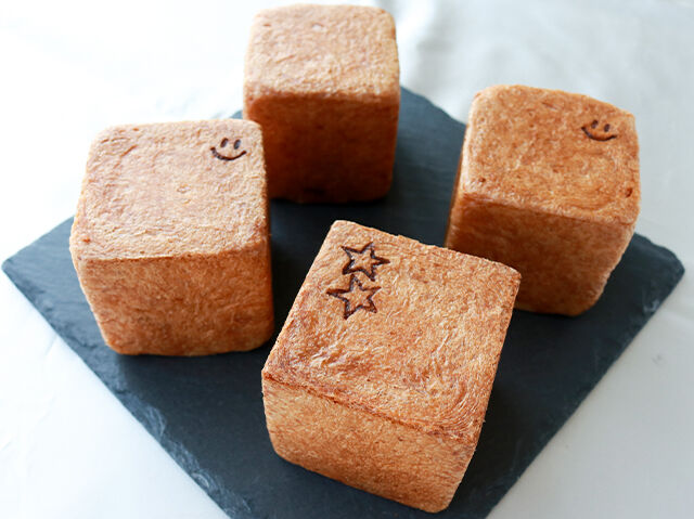 6代続く和洋菓子店のかわいいスクエアシュー♪
