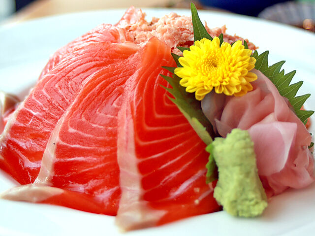 最高な口どけと濃厚な旨味！贅沢ヤシオマス丼