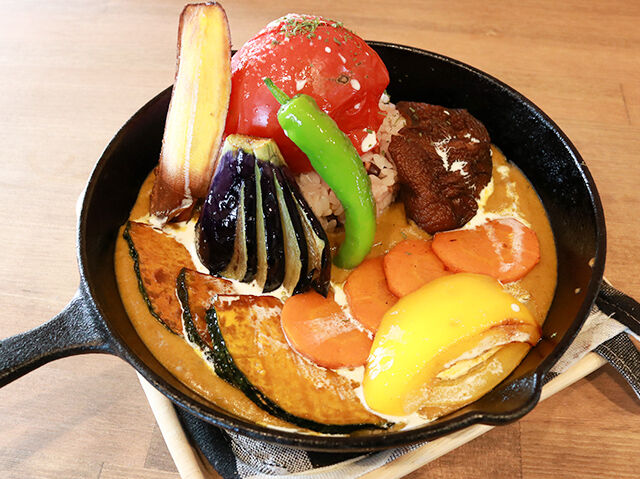 まるで野菜の宝石箱☆スキレットde激旨カレー