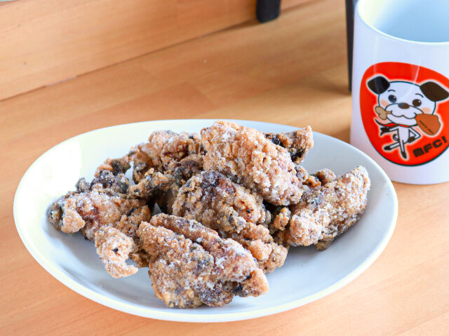 佐野の新名物★ガリッとジューシーな黒から揚げ