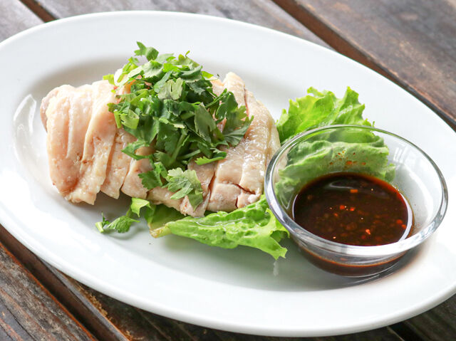 タイ人も唸る本格蒸し鶏に気分はエキゾチック♪