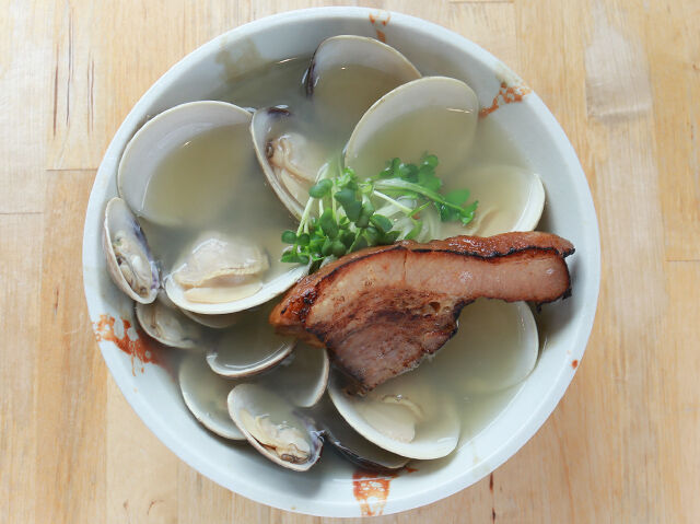 貝の旨味2倍！！特大はまぐりの食べ比べ潮麺☆