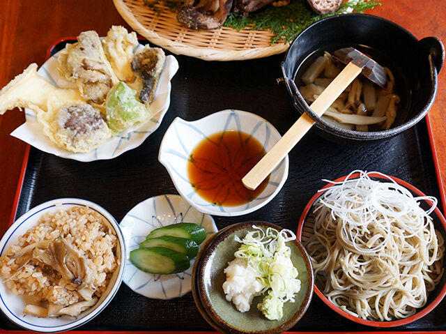 4種類のきのこを存分に味わふ、秋づくし定食♪