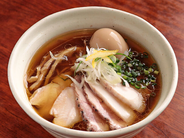 優しくじっくり淡麗仕込み！上品際立つラーメン