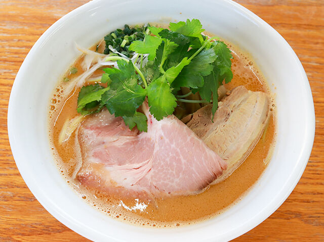 香り引き立つ！スープに溶け込むあん肝らーめん