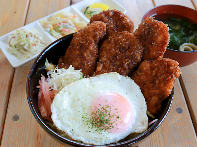 蔵の街ソースをアレンジ！豚ヒレのソースカツ丼