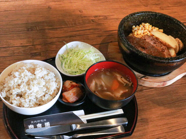 大盛りライスでかきこむ★アツアツ石焼きバーグ