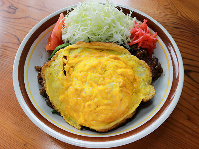 スパイシー×旨味の嵐！元祖ご当地黒チャーハン