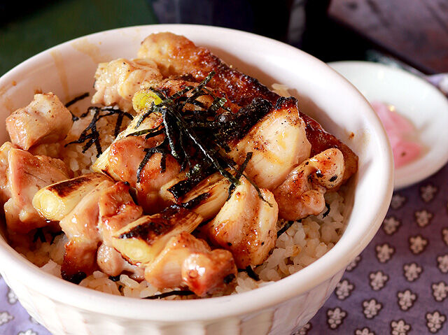 焼鳥1本＆ご飯増量☆タレまでおいしい絶品丼