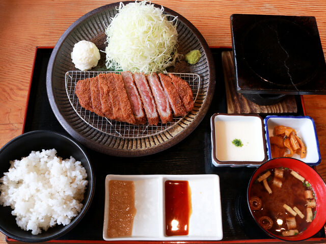 食べ方は十人十色！追加注文必至の牛かつ御膳★