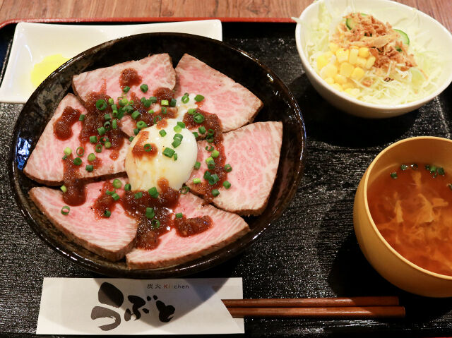 口の中の温度で溶ける♪黒樺牛のローストビーフ