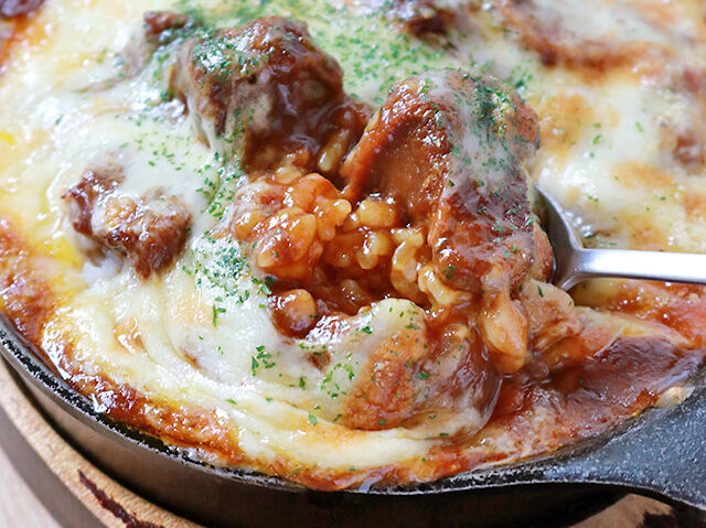チーズがとろり♪牛タンシチューのオーブン焼き