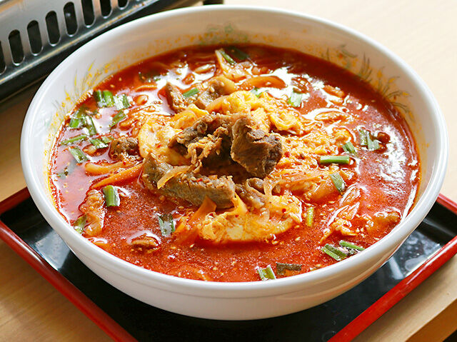 牛肉ごろごろ♪焼肉屋さんの最強カルビラーメン