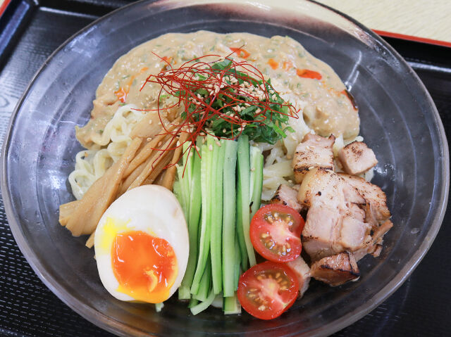 出汁氷で最後までひんやり！胡麻だれ冷やし中華