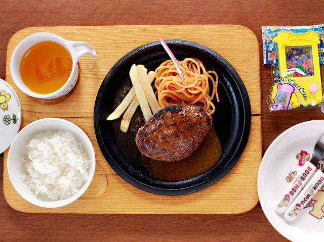 手ごねでジューシー★受け継がれる喫茶ハンバーグ