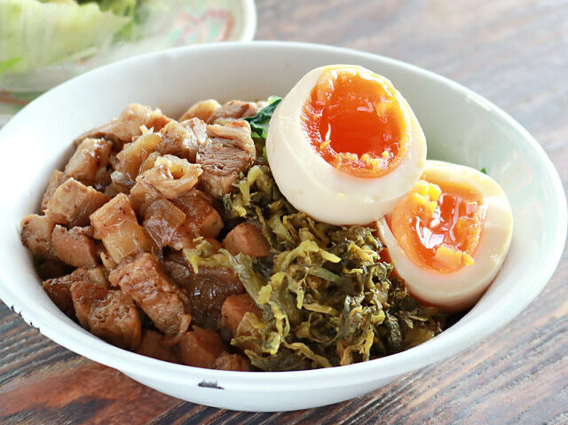台湾屋台の代表！甘辛味でスパイス香る魯肉飯★