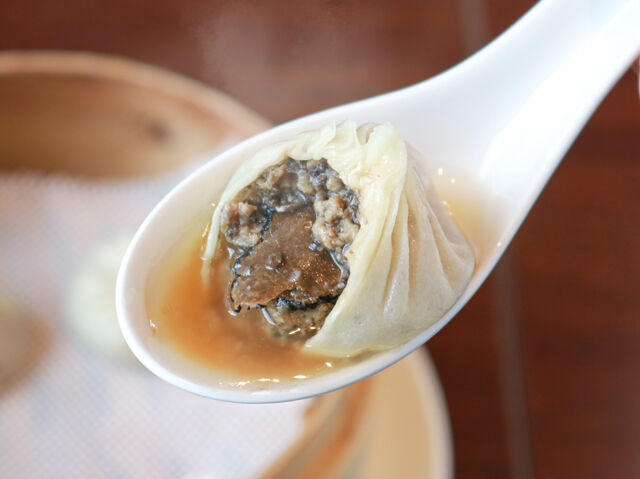 贅沢の極み★濃厚黒トリュフのジューシー小籠包