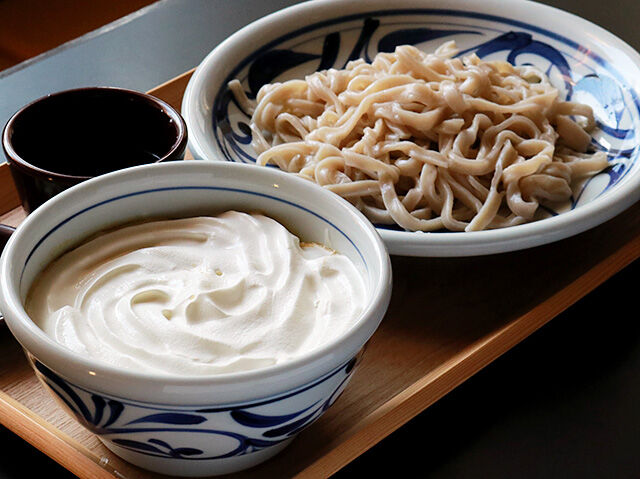 クリームでまろやか♪白いカレーの氏家うどん