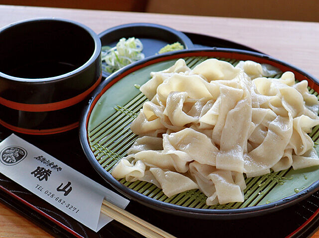 モチモチ麺が◎！冬でも食べたい氏家ざるうどん