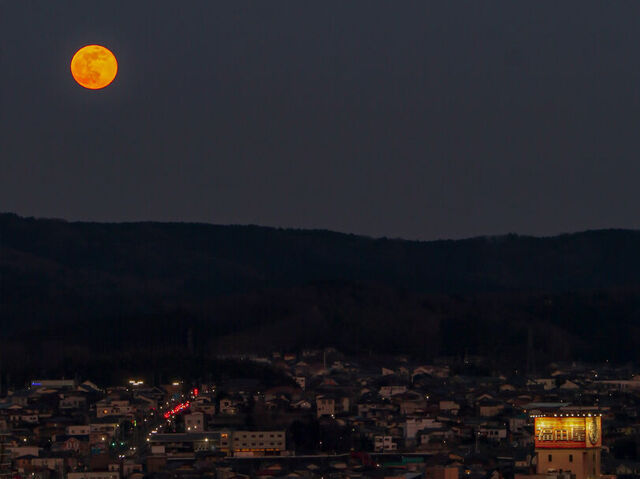 【鹿沼市】2023年最初の満月「Wolfmoon」と夕景の競演（富士山公園）