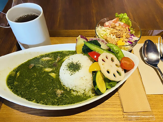 【宇都宮市】森の中で抹茶グリーンカレーライスを堪能！（アルプスの森 京屋茶舗）