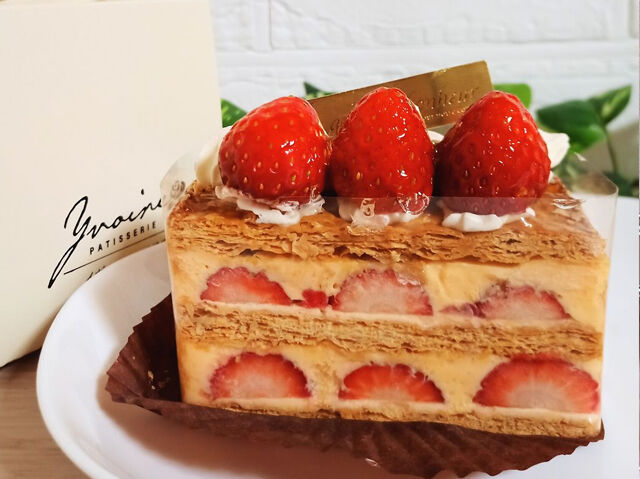 【さくら市】旬のいちごが贅沢に盛り込まれた極上ナポレオンパイ！（イヴォワール洋菓子店）